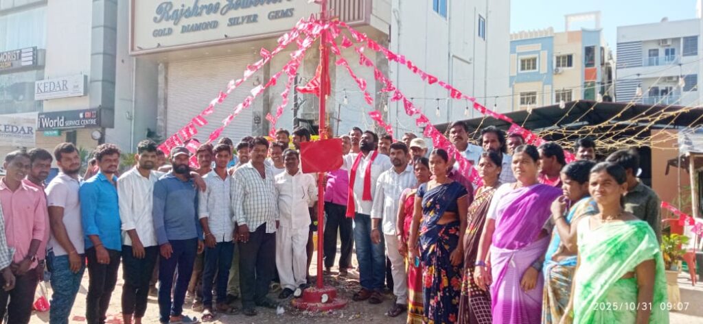 నాలుగు లేబర్ కోడుల ను రద్దుచేసి 40 లేబర్ చట్టాలను పునర్ నిర్మించాలి