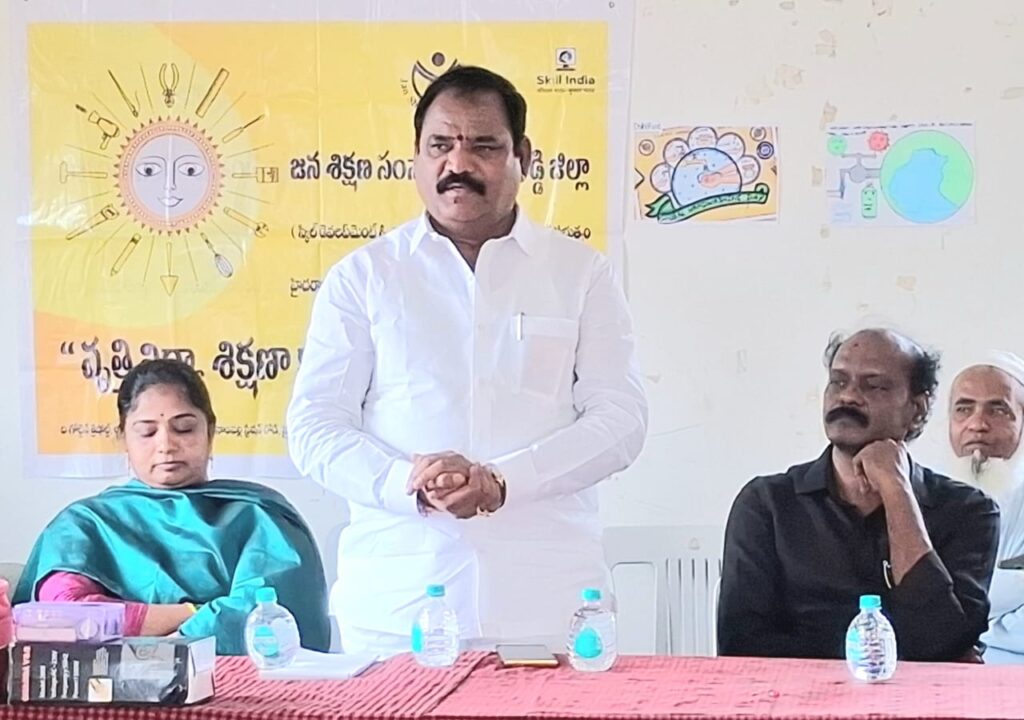 మహిళలు ఆర్థికంగా అభివృద్ధి సాధించాలి