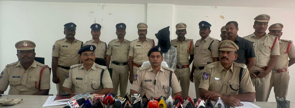 గద్వాల్ మహిళా హత్య కేసు  చేదించిన పోలీసు లు