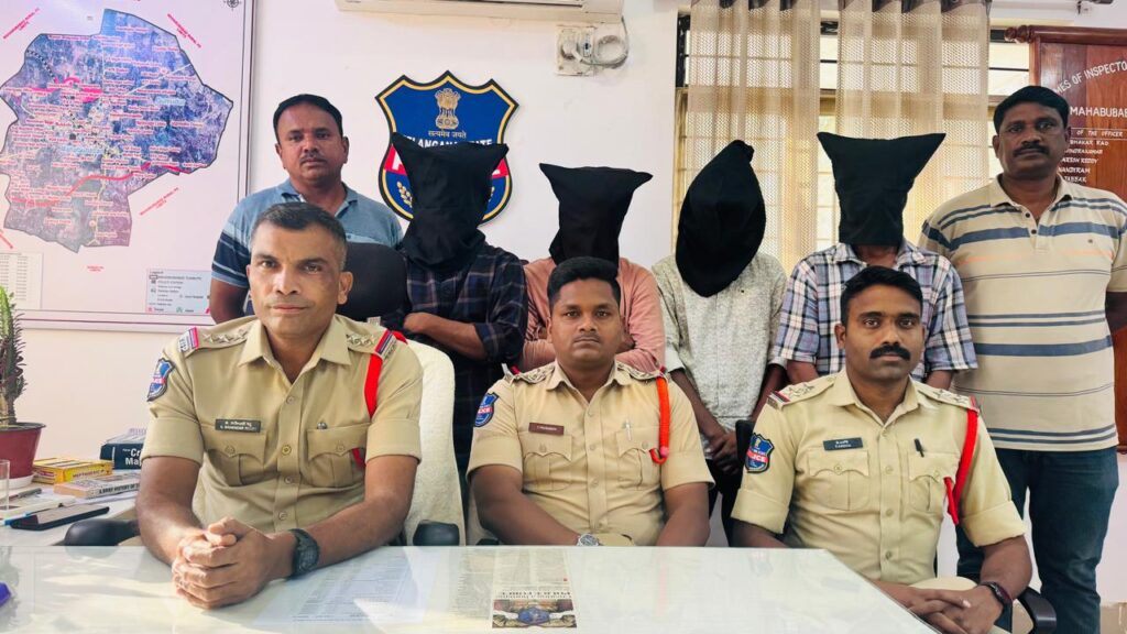 గంజాయి అమ్ముతున్న వ్యక్తులను అరెస్టు చేసిన పోలీసులు