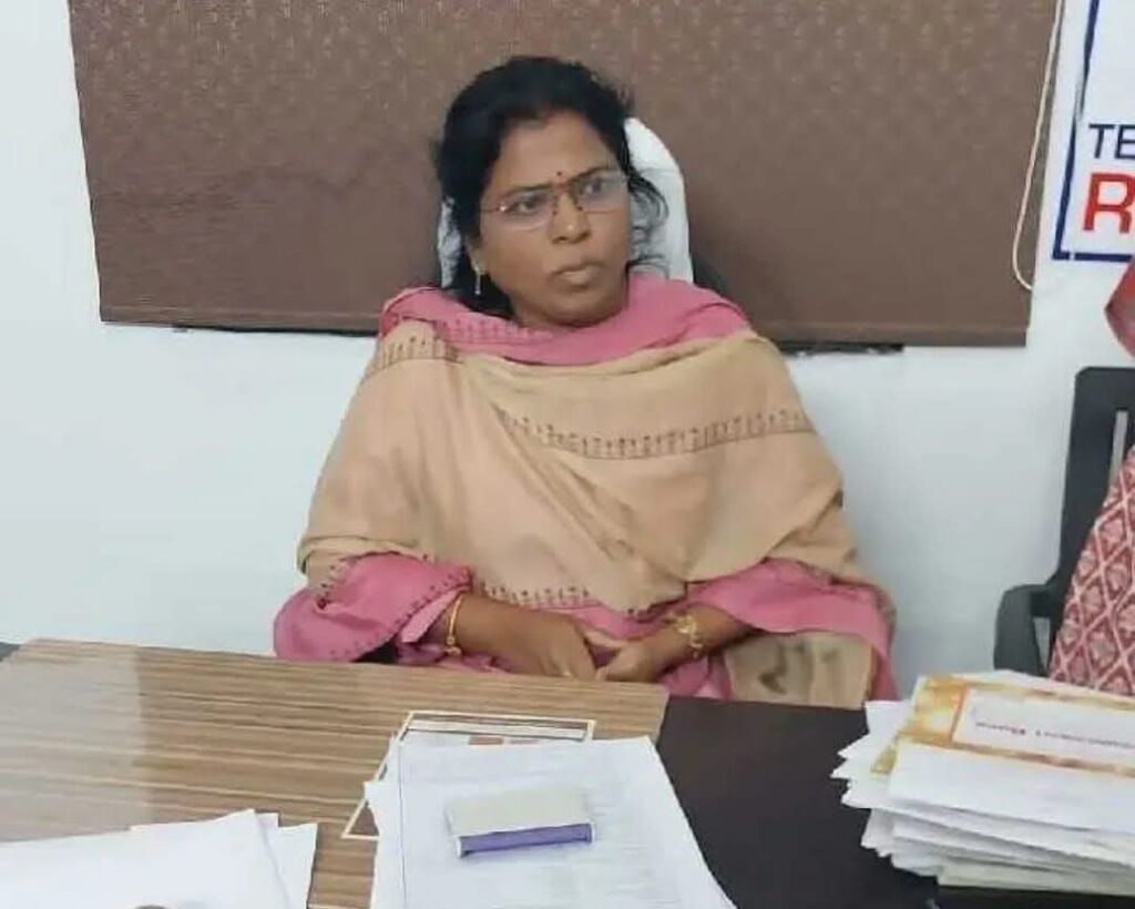 ఏసీబీకి చిక్కిన మిషన్ భగీరథ డి ఈ ఈ