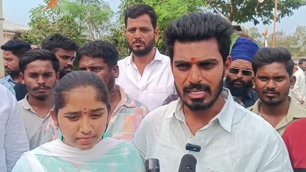 ప్రేమ జంటను కలిపిన సర్పంచ్ ఎన్నికలు