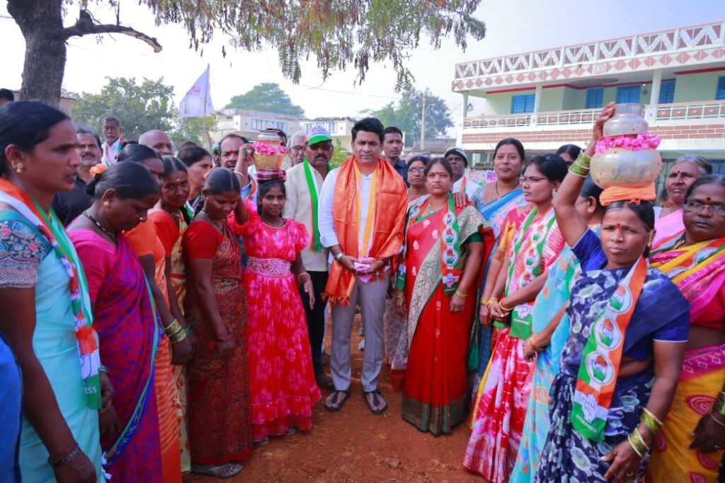 కాంగ్రెస్ మాయమైన తెలకపల్లి మండల కేంద్రం