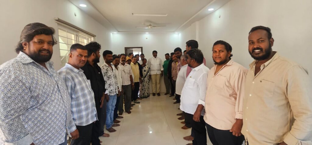 ఎమ్ ఏ  నగర్ కాలనీ లో నీ సమస్యను పరిష్కరించాలి.