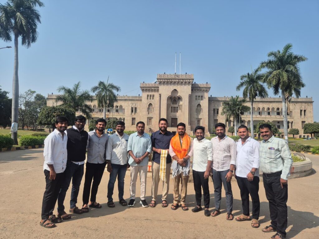 నూతన సర్పంచిని సన్మానించిన విద్యార్థి సంఘాలు