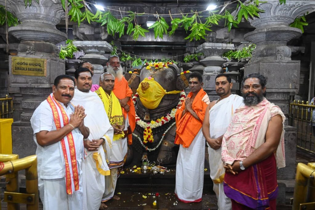 శ్రీశైలంలో నందీశ్వర స్వామి విశేష పూజ