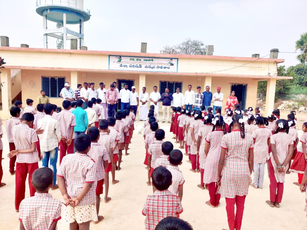 ప్రభుత్వ స్కూలుకు..ప్రవేటు పి ఈ టి ఏర్పాటు