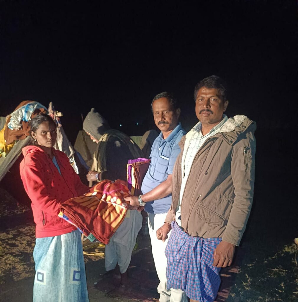 దుప్పట్ల పంపిణీ