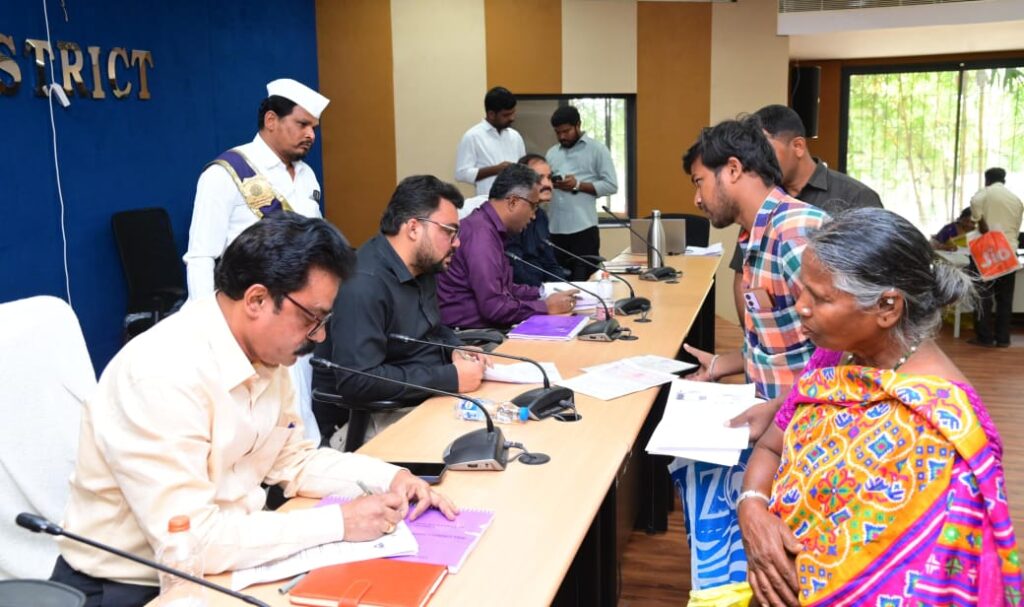 ప్రజావాణి ఫిర్యాదులు త్వరగా పరిష్కరించాలి.