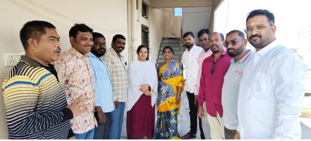 కలిసి చదువుకోవడమే కాదు కష్టాలను పంచుకుంటాం.