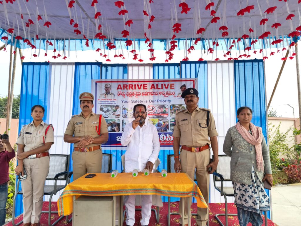 నూతన సర్పంచులతో సమీక్ష