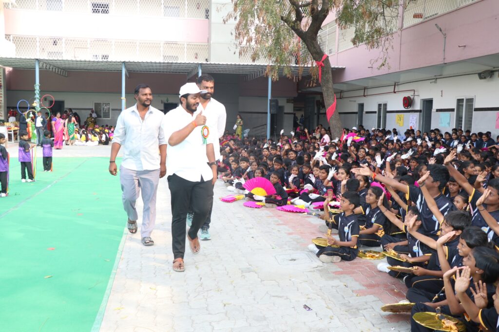 విద్యతోపాటు క్రీడలే విద్యార్థులకు భవిష్యత్తుకు పునాది