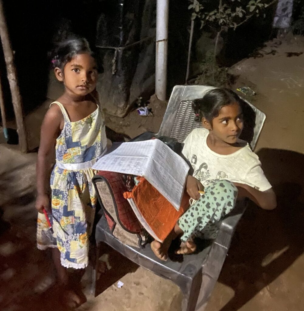 రోటరీ క్లబ్ సహకారంతో భూ పోరాట కేంద్రంలో వెలుగులు