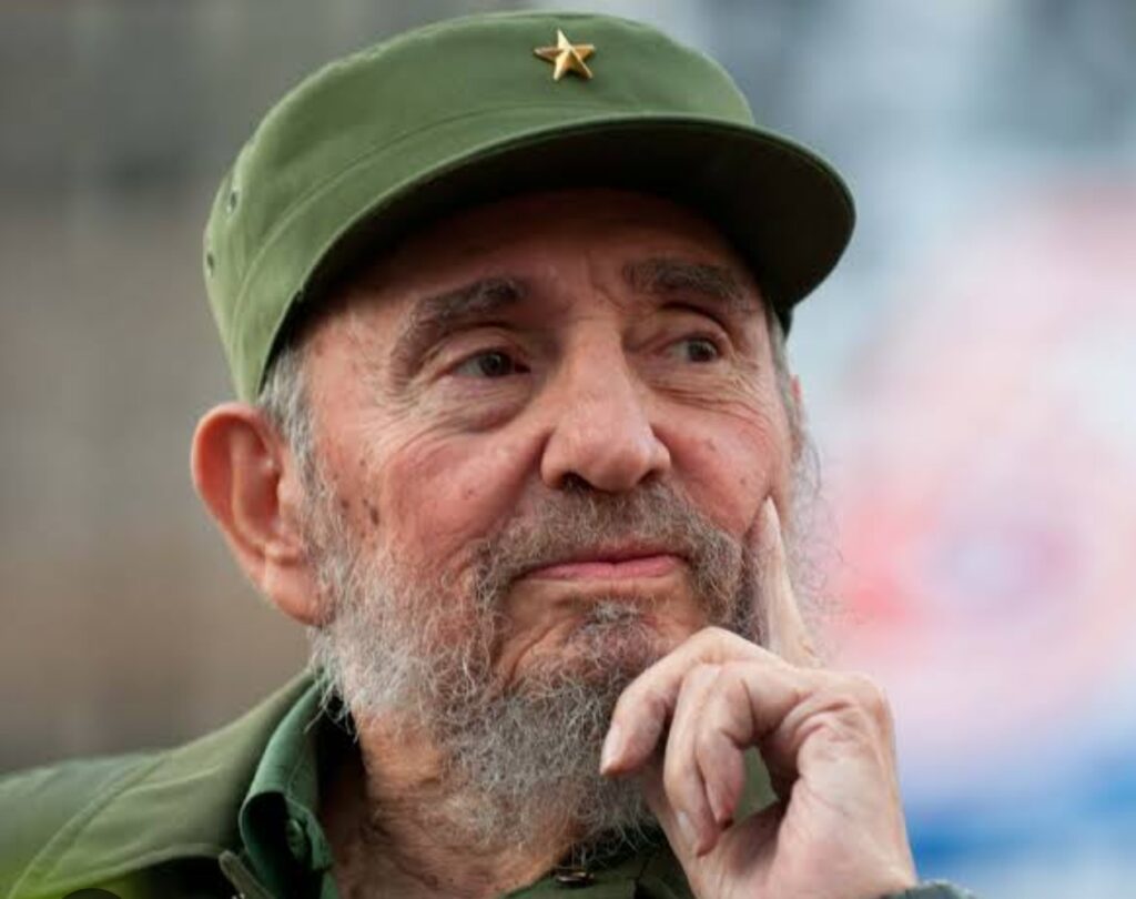 అమెరికన్ ఒలికించిన విప్లవ వీరుడు క్యాస్ట్రో  l