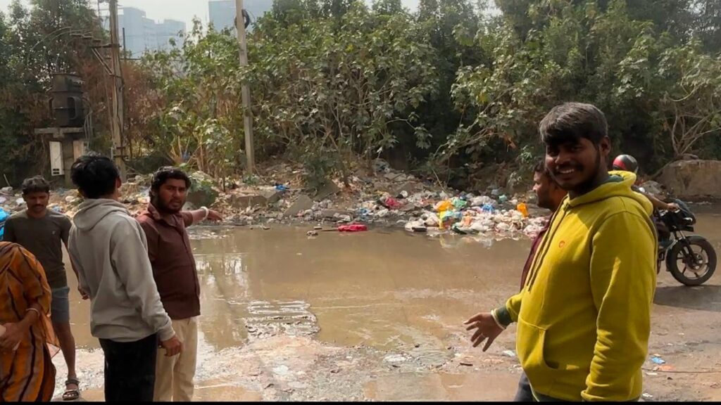 పొంగి పొర్లుతున్న.డ్రైనేజీ అస్తవ్యస్తమైన రోడ్లు AiSF