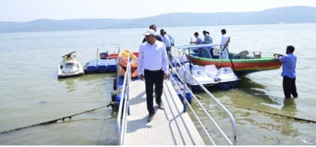 కృష్ణానదిపై ఐకాన్ కేబుల్ బ్రిడ్జి స్థలం పరిశీలించిన కలెక్టర్