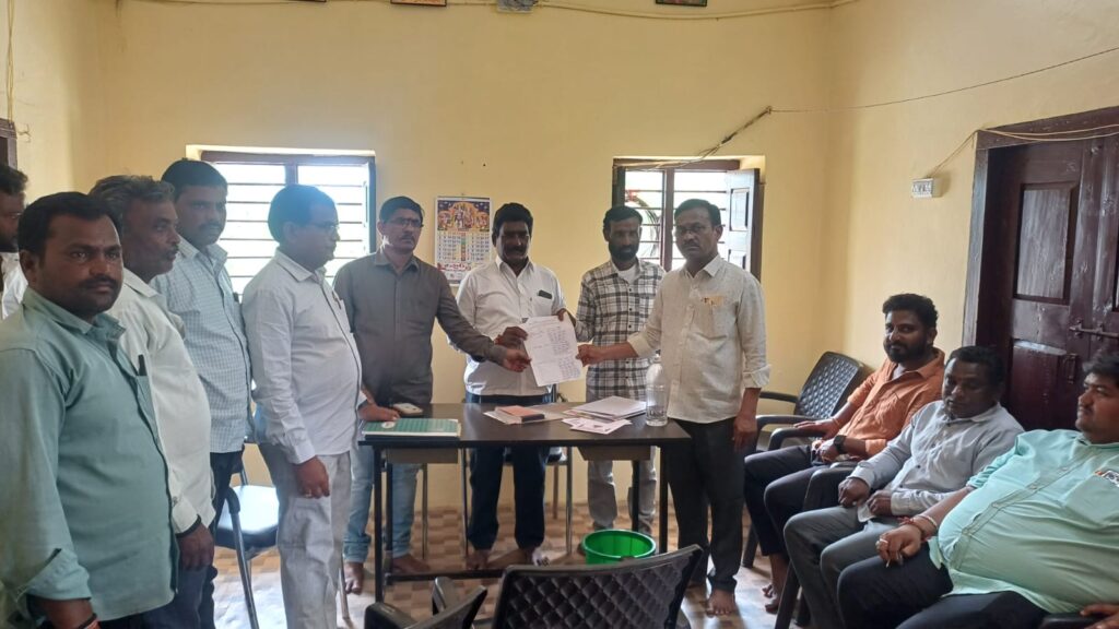 గన్నేరువరంలో ఘనంగా వారా సంత వేలం పాట.