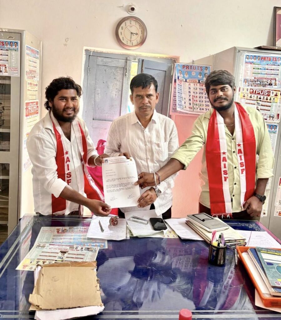 పదవ తరగతి విద్యార్థులకు హాల్ టికెట్ ఇవ్వాలి