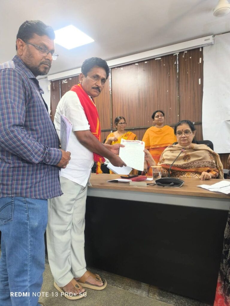 గుడిసెలు వేసుకుని నివాసం ఉన్నవారికి పట్టాలు ఇవ్వండి రవీంద్ర చారి