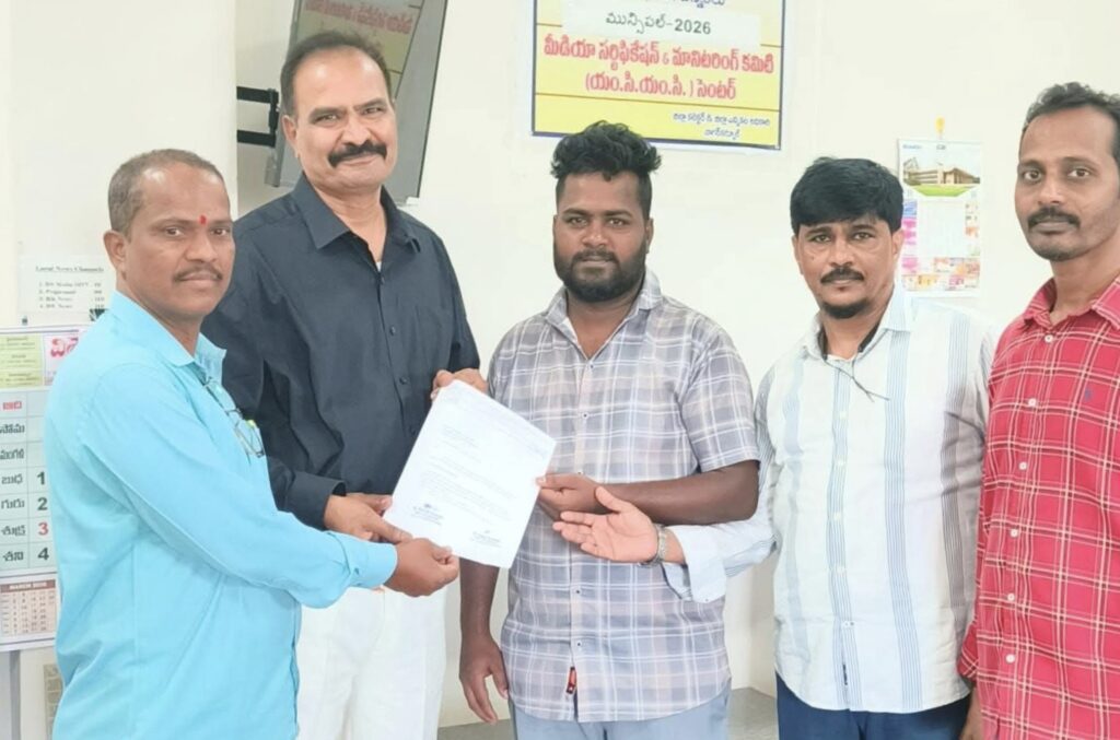 ప్రతి జర్నలిస్టుకు అక్రిడేషన్ కార్డు ఇవ్వాలి