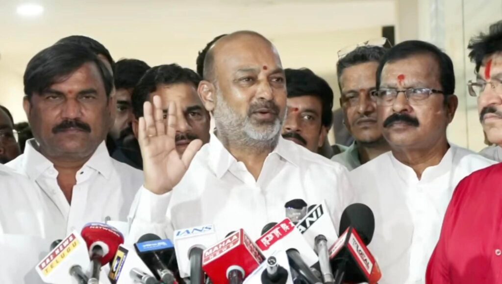 కేబినెట్ నుండి బండి అవుట్