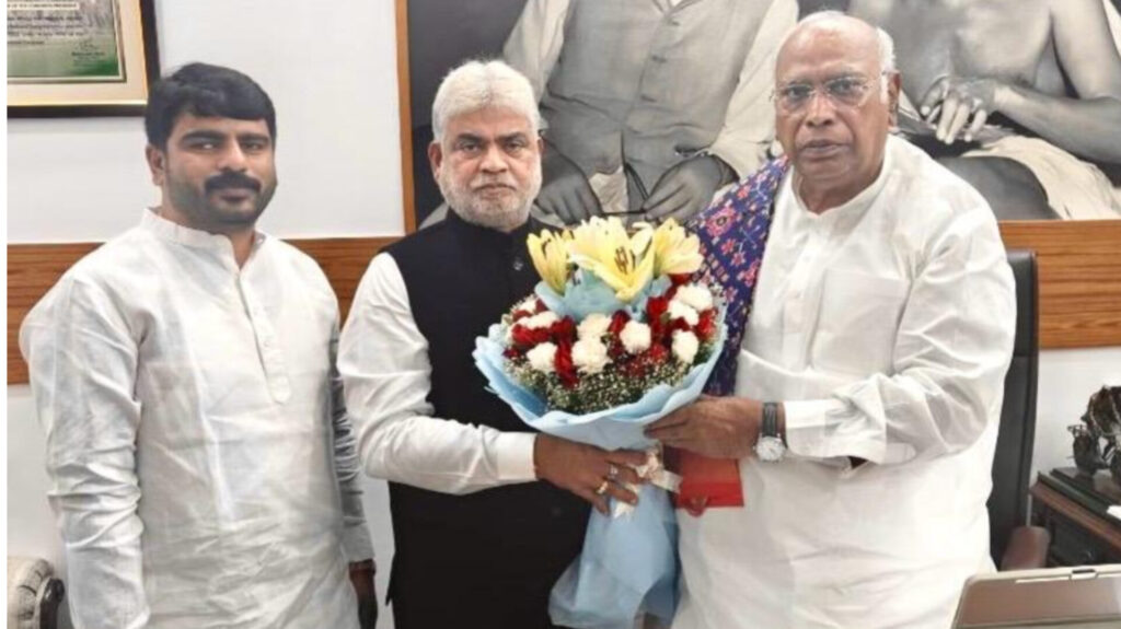 మల్లికార్జున్ కార్గే ను కలిసిన అనిల్ కుమార్ యాదవ్