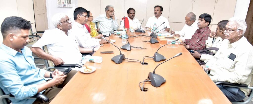 అమెరికన్ కాన్సలేట్ రోడ్డుకు ట్రంప్ పేరు పెట్టడం వెనక్కి తీసుకోవా