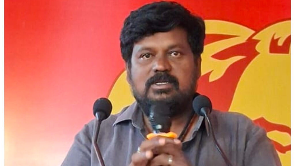 పవన్ కళ్యాణ్ హుండగా వ్యవహరించాలి.