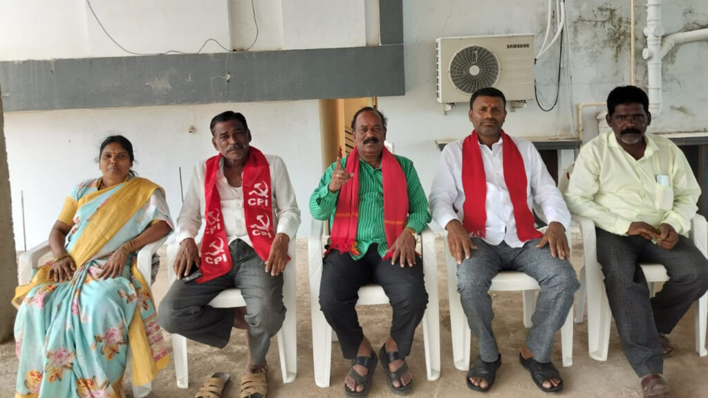 ఇళ్ల స్థలాల కోసం చలో ఆర్డిఓ ఆఫీస్