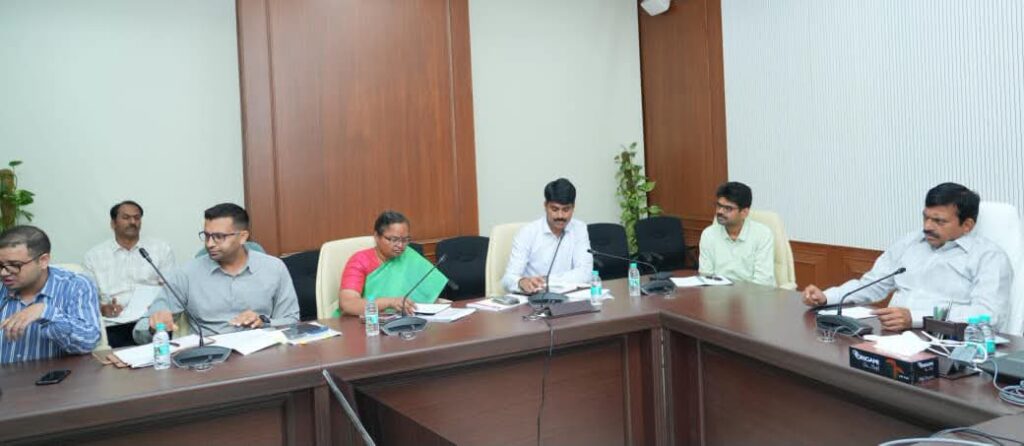 ధరణి భూ భారతి పోర్టల్లలో అక్రమాలపై ప్రత్యేక కమిటీ