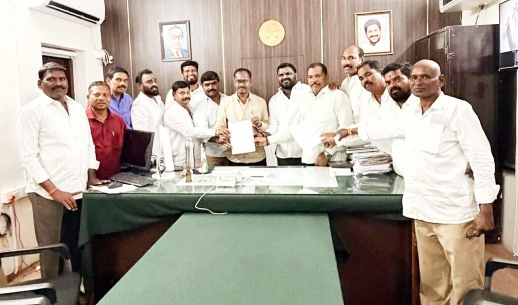 ఉద్యమకారులకు ఇచ్చిన మాట నిలబెట్టుకోండి.