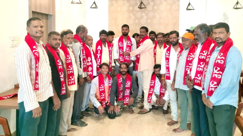 వివిధ పార్టీల నుండి సిపిఐ లో చేరిక..!