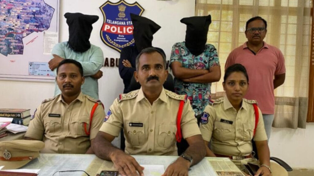 గంజాయి సేవిస్తున్న వ్యక్తులు అరెస్టు