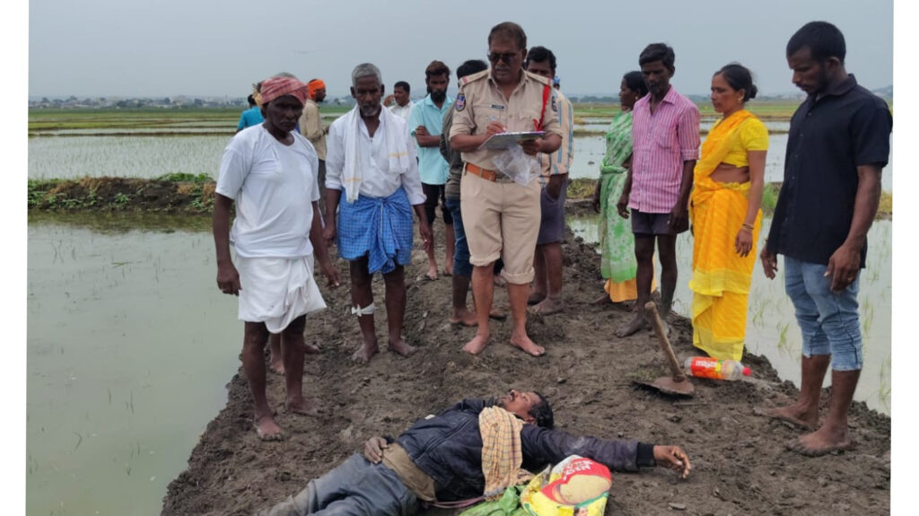 ప్రమాదవశాత్తు పంట పొలాలలో మృతి..!