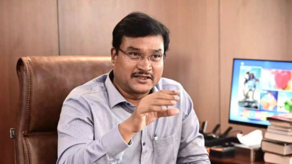 హైడ్రా నుండి భూములను కాపాడేందుకు ఆర్మీ ని రంగంలోకి దించాలి.