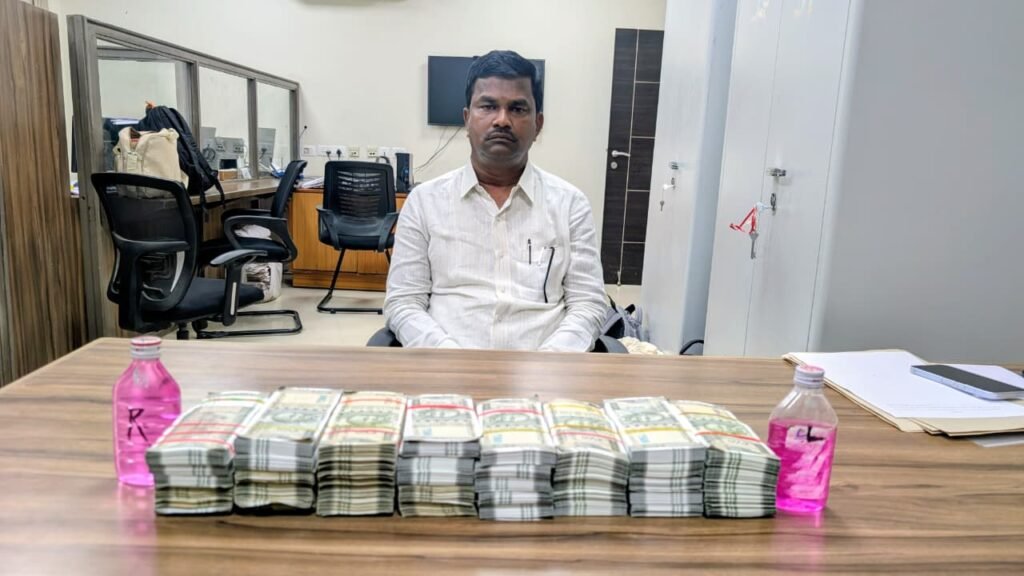 ఏసీబీ వలలో తహసిల్దార్  సర్వేర్.