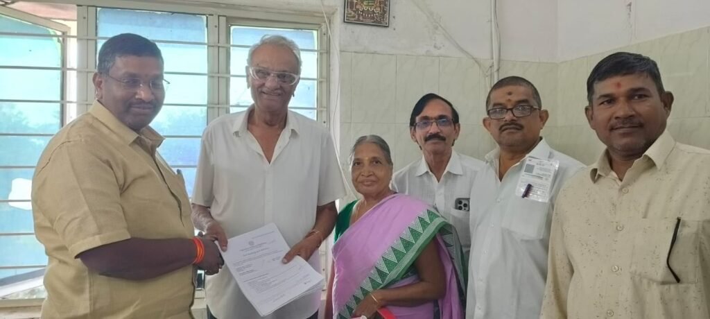 40 లక్షల విలువ గల ప్లాటు బహుకరణ.