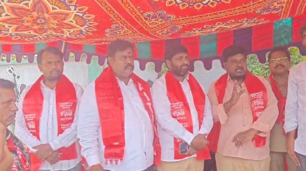 ఆర్టీసీని ప్రభుత్వంలో విలీనం చేయండి