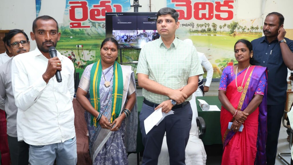 ప్రత్యామ్నాయ పంటల సాగుపై దృష్టి సారించాలి కలెక్టర్